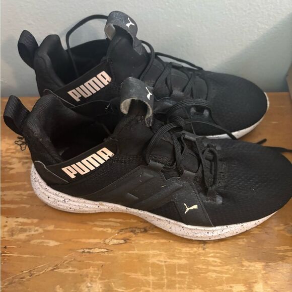 Puma Black and White Athletic Shoes women’s size 7 EUC - Picture 1 of 5